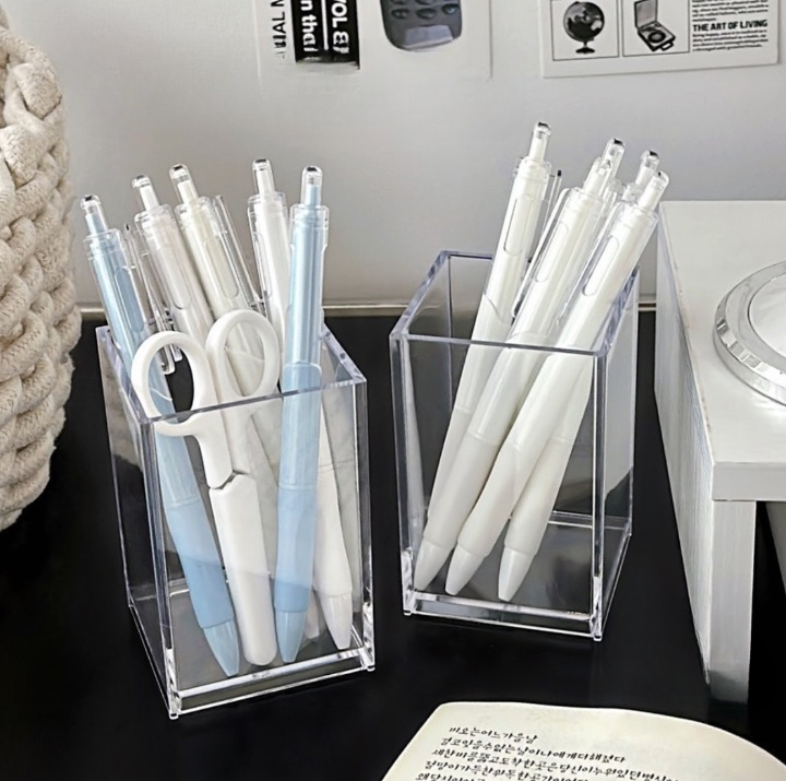 Clear acrylic pen holder
