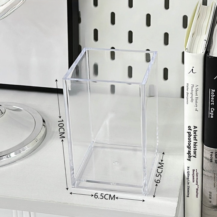 Clear acrylic pen holder